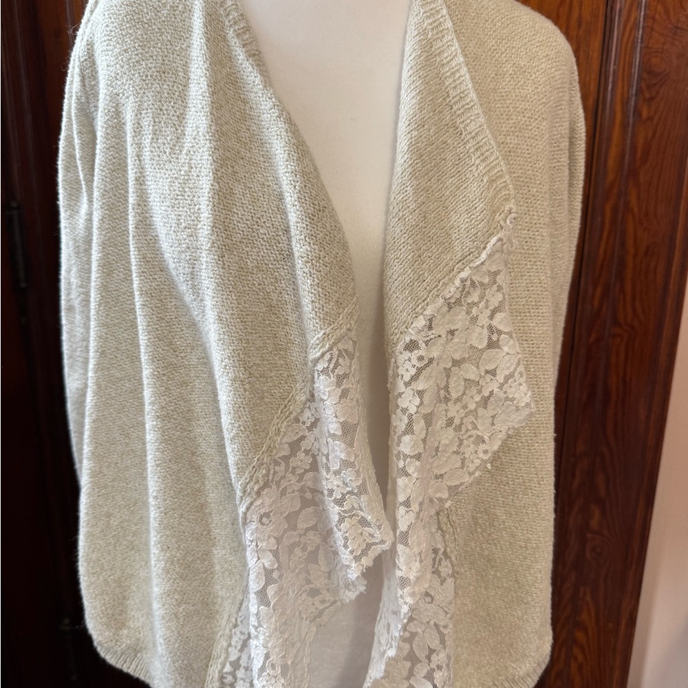 Abercrombie Kids Cream Lace Trim Cardigan Size 11/12 girls
